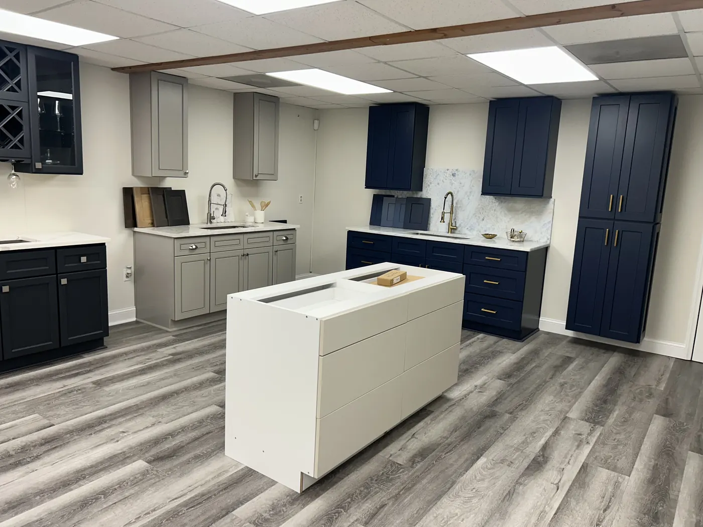 Cornerstone showroom and slab yard, photo 17
